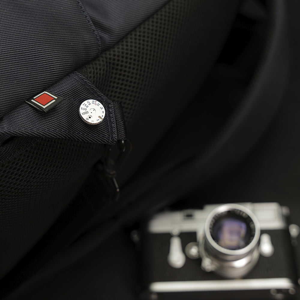 Funleader leica m3 925 silver shutter speed dial brooch pinned on bag